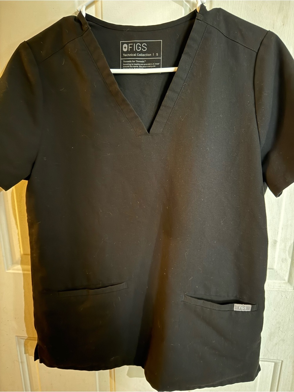 FIGS Black Scrub Set - Picture 2 of 5